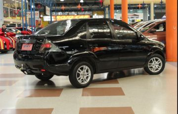 Ford Fiesta 1.6 MPi Sedan 8v - Foto #2