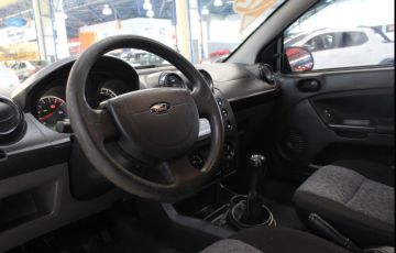 Ford Fiesta 1.6 MPi Sedan 8v - Foto #3