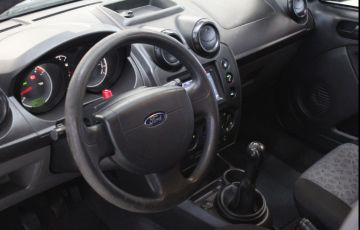 Ford Fiesta 1.6 MPi Sedan 8v - Foto #4