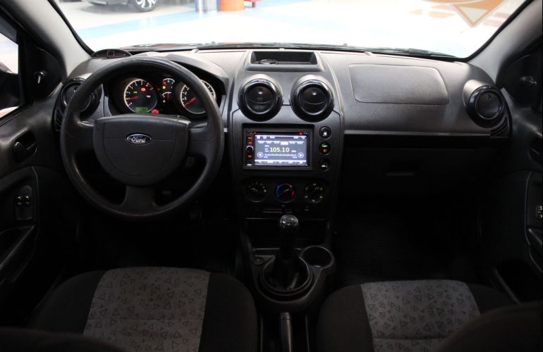 Ford Fiesta 1.6 MPi Sedan 8v - Foto #9