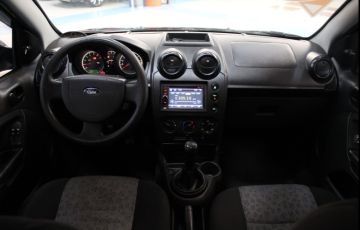 Ford Fiesta 1.6 MPi Sedan 8v - Foto #9