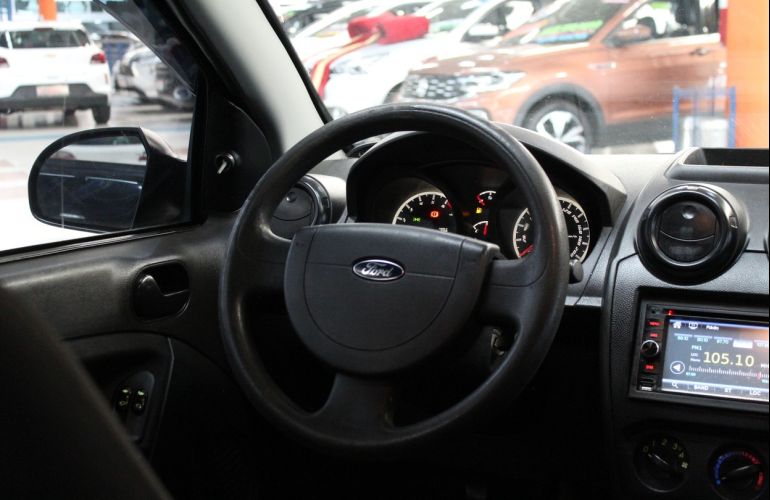 Ford Fiesta 1.6 MPi Sedan 8v - Foto #10