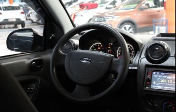 Ford Fiesta 1.6 MPi Sedan 8v - Foto #10