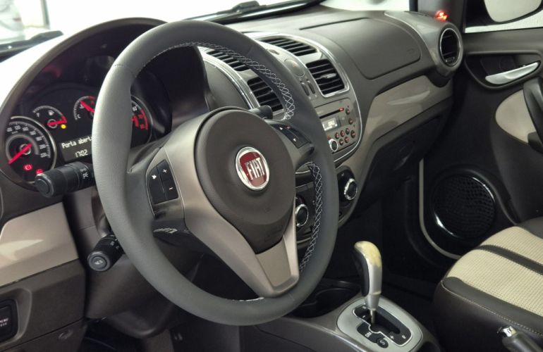 Fiat Grand Siena Essence 1.6 16V Dualogic (Flex) - Foto #6