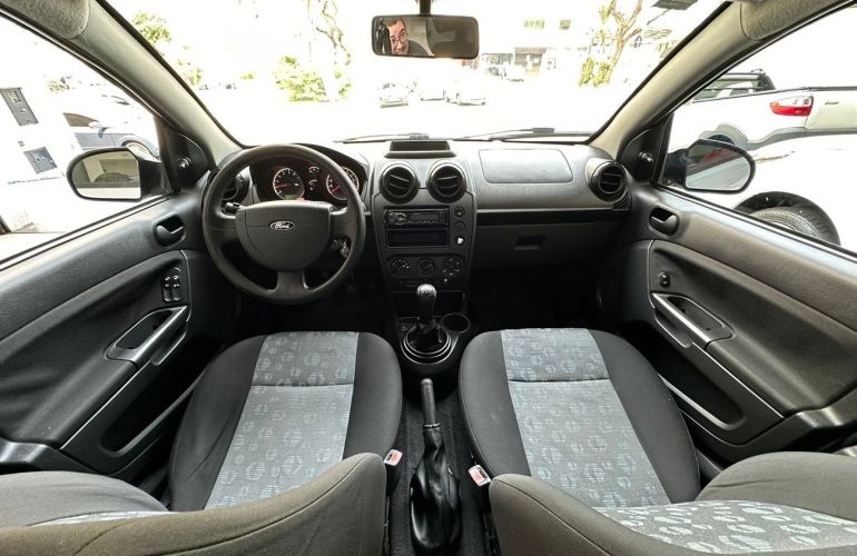 Ford Fiesta 1.0 Rocam Hatch 8v - Foto #10