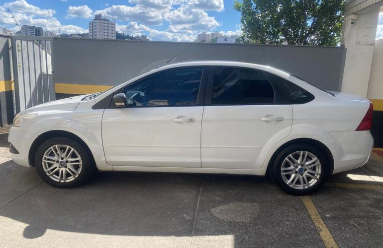 Ford Focus Sedan GLX 2.0 16V (Flex) (Aut) - Foto #1