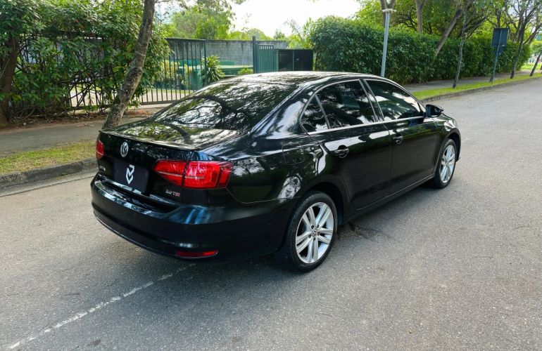 Volkswagen Jetta 2.0 TSi Highline 211cv Gasolina 4p Tiptronic - Foto #4
