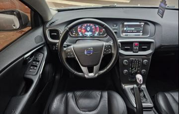 Volvo V40 2.0 T4 Dynamic - Foto #2