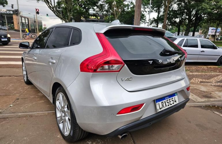 Volvo V40 2.0 T4 Dynamic - Foto #3