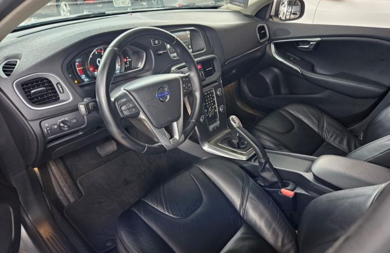 Volvo V40 2.0 T4 Dynamic - Foto #5