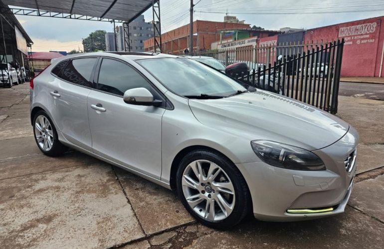 Volvo V40 2.0 T4 Dynamic - Foto #8