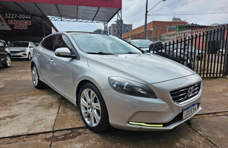Volvo V40 2.0 T4 Dynamic - Foto #10