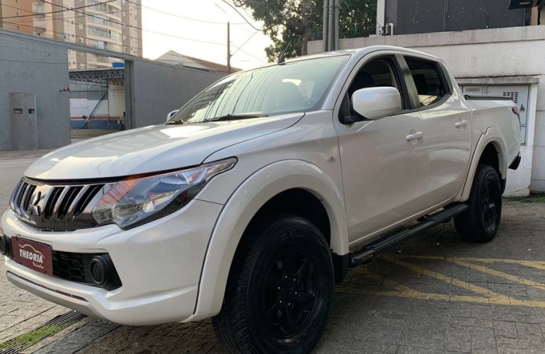 Mitsubishi L200 Triton 2.4 16V Turbo Sport GLS CD 4x4 - Foto #1