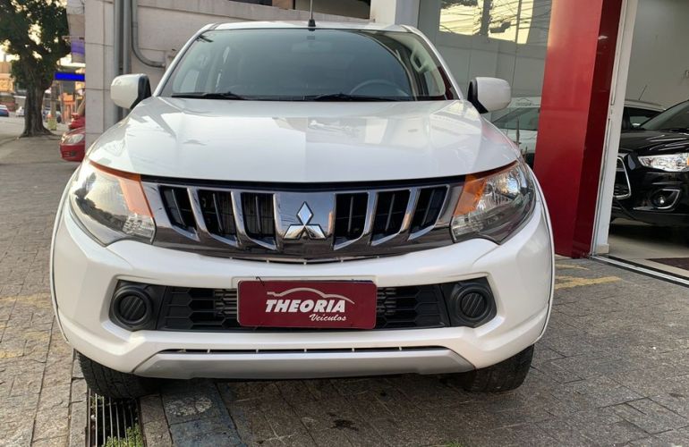 Mitsubishi L200 Triton 2.4 16V Turbo Sport GLS CD 4x4 - Foto #2