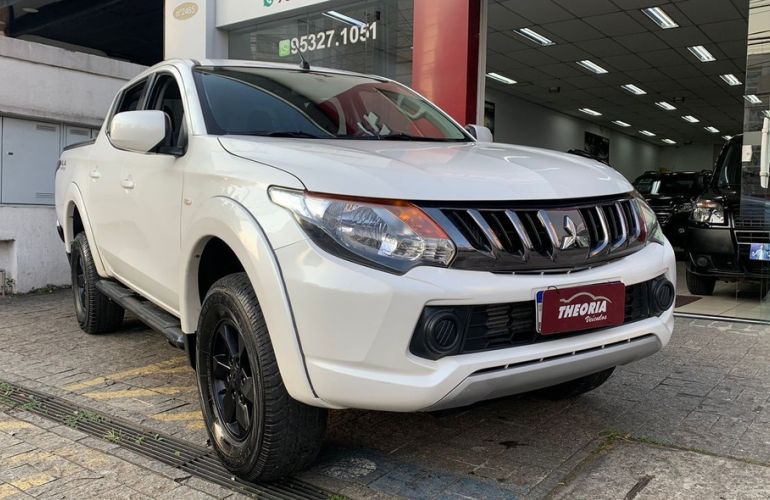 Mitsubishi L200 Triton 2.4 16V Turbo Sport GLS CD 4x4 - Foto #3