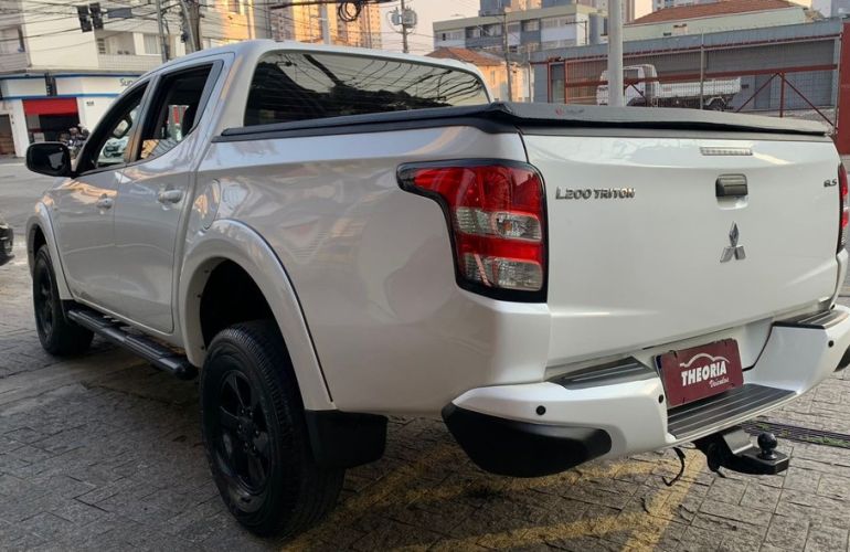Mitsubishi L200 Triton 2.4 16V Turbo Sport GLS CD 4x4 - Foto #5