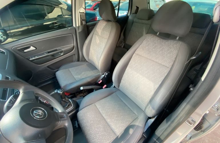 Volkswagen Fox 1.0 8V (Flex) - Foto #8