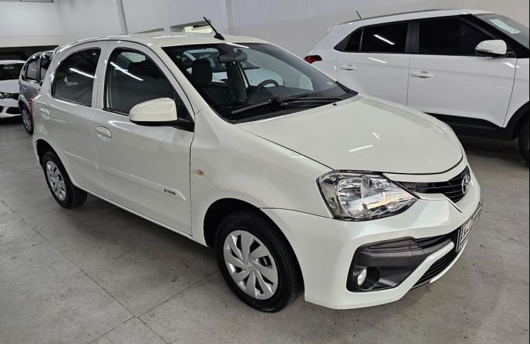 Toyota Etios 1.3 X 16v - Foto #3