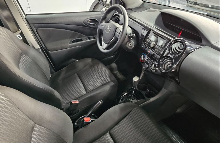 Toyota Etios 1.3 X 16v - Foto #4