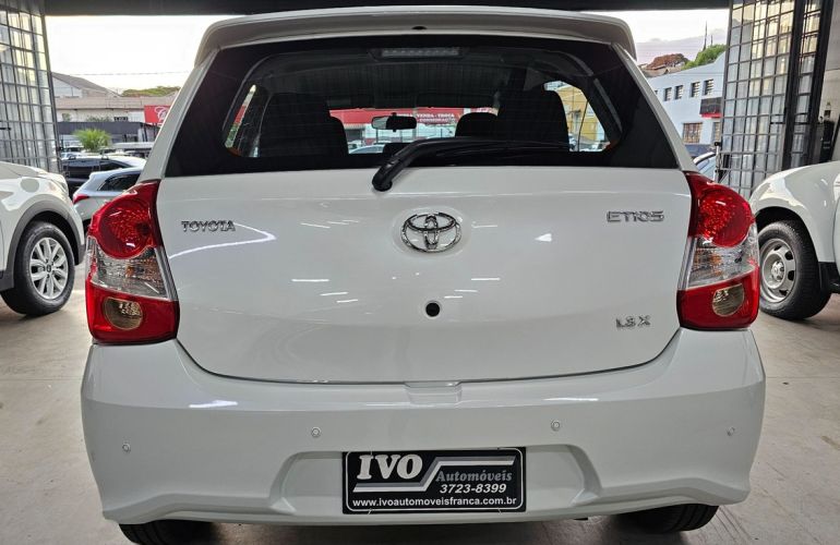 Toyota Etios 1.3 X 16v - Foto #6