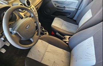 Ford Fiesta 1.6 MPi Trail Hatch 8v - Foto #4