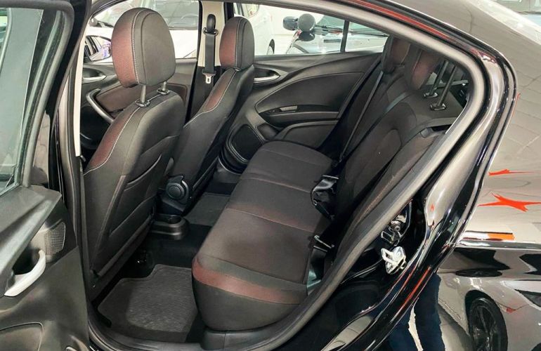 Fiat Cronos 1.8 E.torq Precision - Foto #9