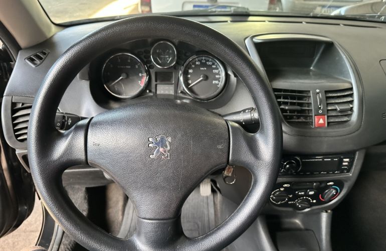 Peugeot 207 Hatch XR 1.4 8V (flex) 4p - Foto #7