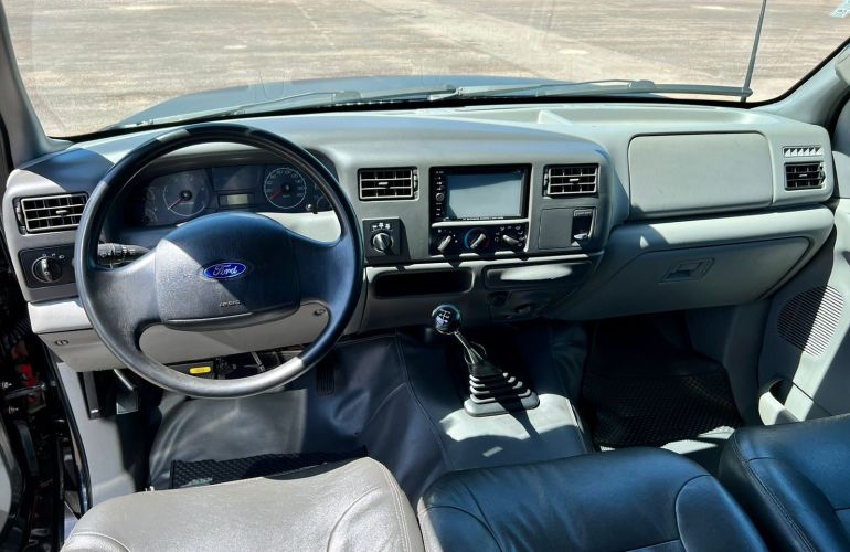 Ford F-250 XLT 4x2 3.9 (Cab Simples) - Foto #2