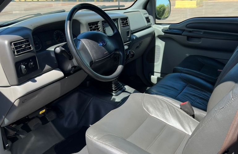 Ford F-250 XLT 4x2 3.9 (Cab Simples) - Foto #3