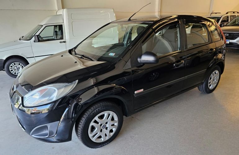 Ford Fiesta 1.6 MPi Class Hatch 8v - Foto #2
