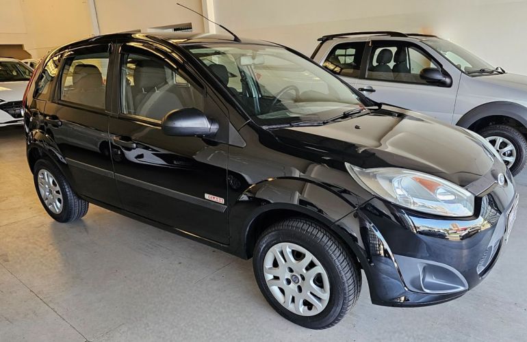 Ford Fiesta 1.6 MPi Class Hatch 8v - Foto #3