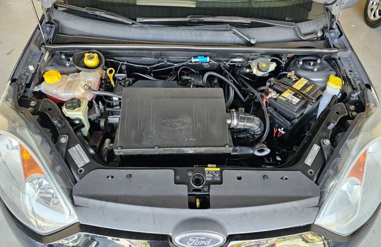 Ford Fiesta 1.6 MPi Class Hatch 8v - Foto #6