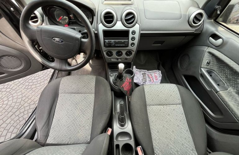 Ford Fiesta 1.6 MPi Class Hatch 8v - Foto #6