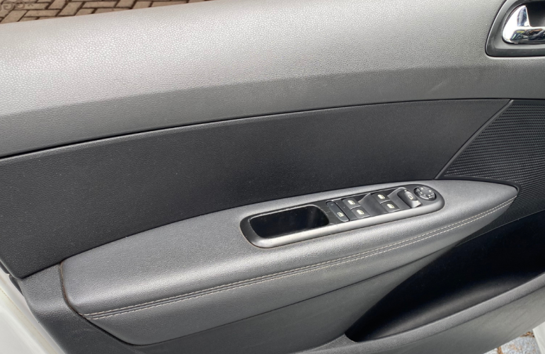 Peugeot 308 1.6 16v Allure (Flex) - Foto #4