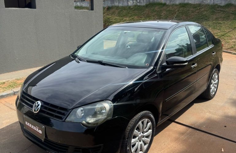 Volkswagen Polo Sedan 1.6 Mi 8v - Foto #2