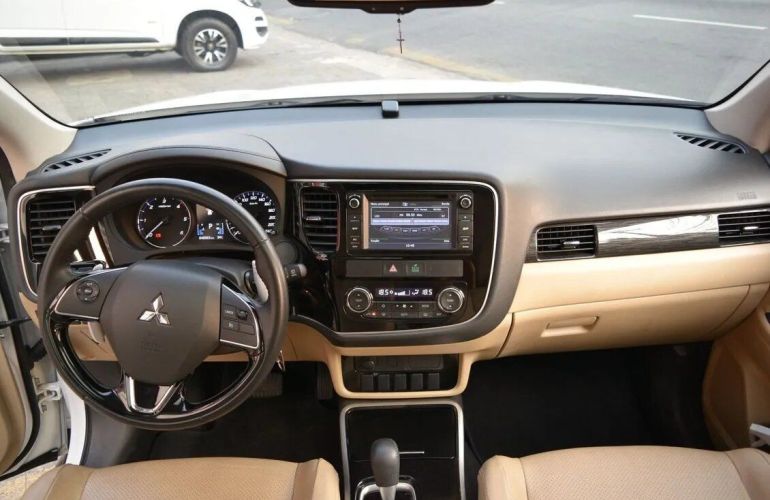 Mitsubishi Outlander 2.2 Mivec Di-d Hpe-s Awd - Foto #4