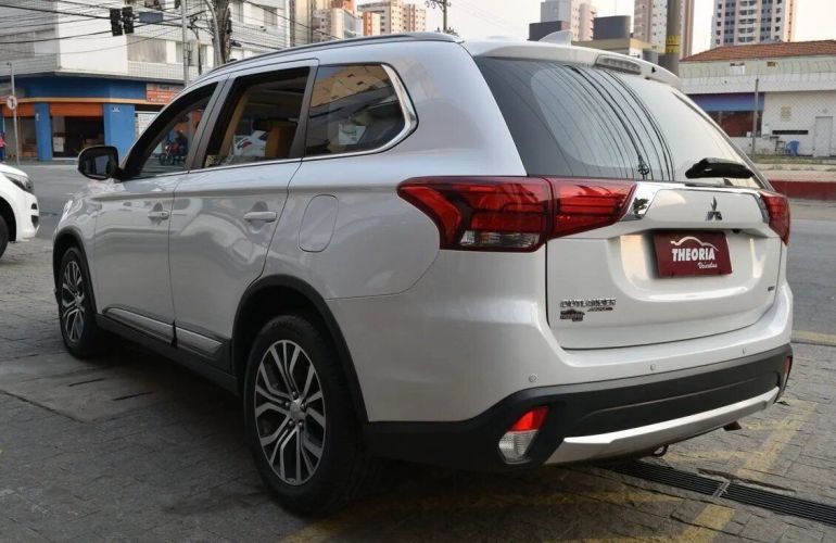 Mitsubishi Outlander 2.2 Mivec Di-d Hpe-s Awd - Foto #5