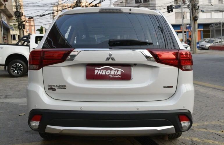 Mitsubishi Outlander 2.2 Mivec Di-d Hpe-s Awd - Foto #6