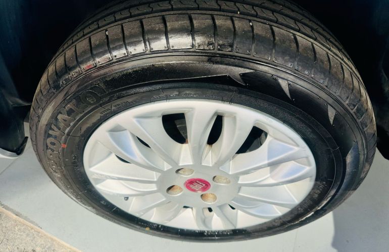 Fiat Idea Essence 1.6 16V E.TorQ (Flex) - Foto #6