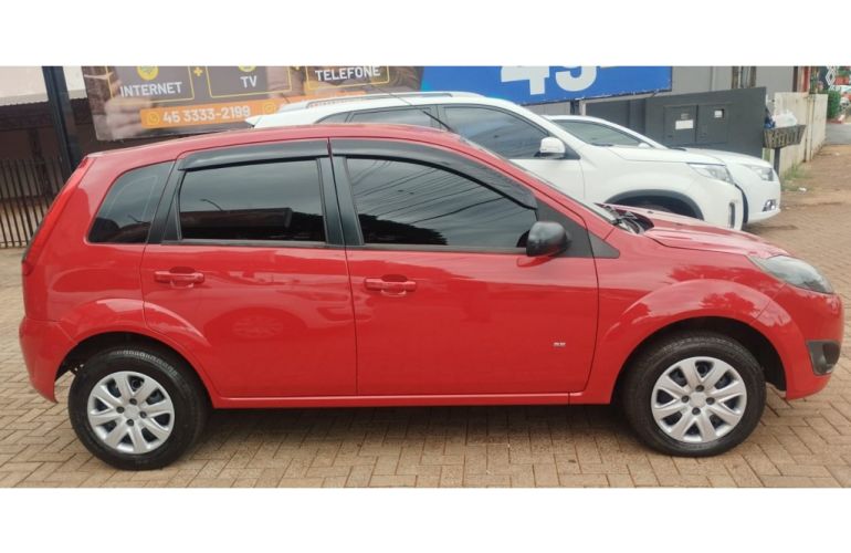 Ford Fiesta Hatch 1.0 - Foto #3