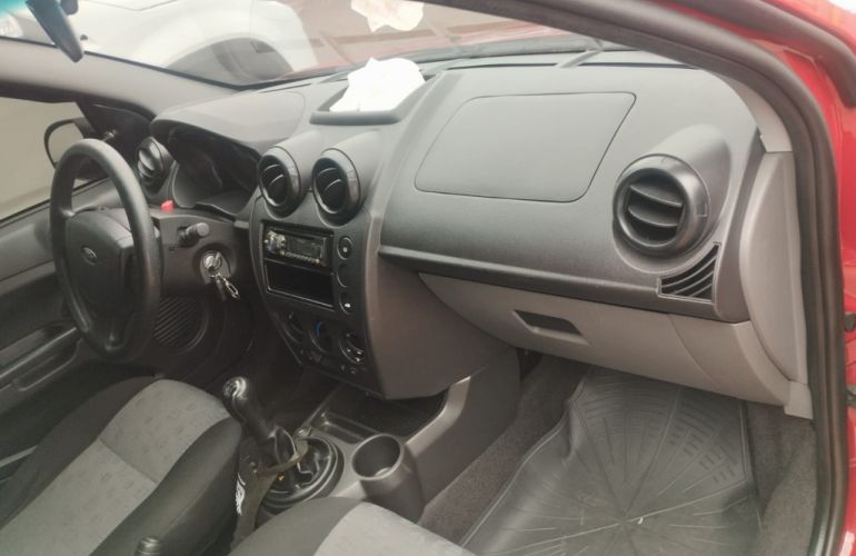 Ford Fiesta Hatch 1.0 - Foto #4