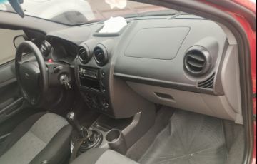 Ford Fiesta Hatch 1.0 - Foto #4