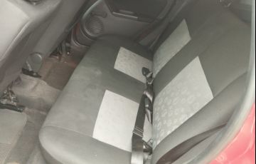 Ford Fiesta Hatch 1.0 - Foto #5