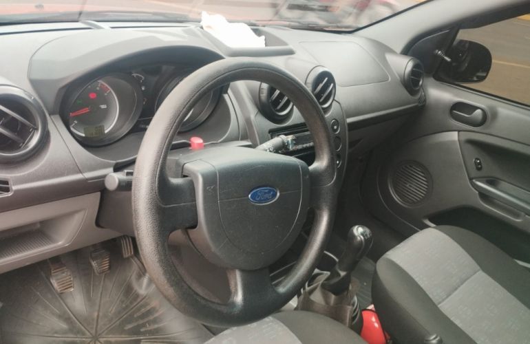 Ford Fiesta Hatch 1.0 - Foto #7
