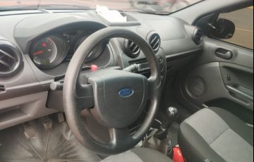 Ford Fiesta Hatch 1.0 - Foto #7
