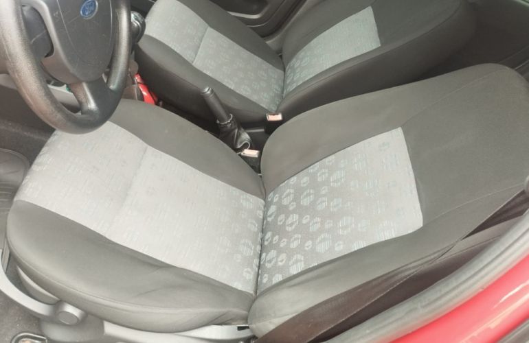 Ford Fiesta Hatch 1.0 - Foto #8