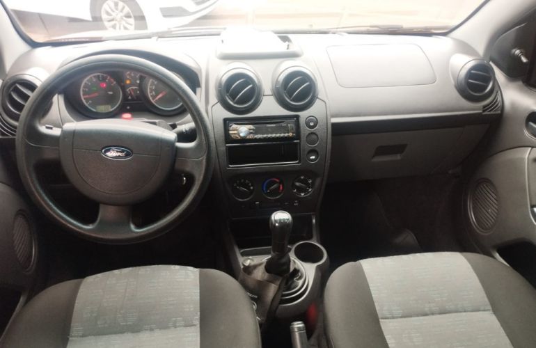 Ford Fiesta Hatch 1.0 - Foto #9
