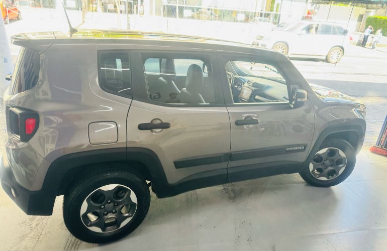 Jeep Renegade 1.8 (Aut) - Foto #8