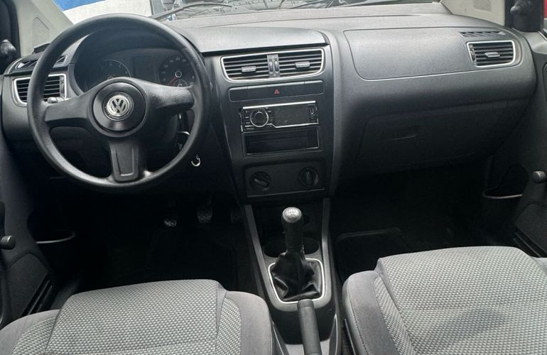 Volkswagen Fox 1.0 8V (Flex) 4p - Foto #6