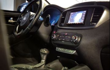 Kia Sorento 3.3 V6 EX 7l - Foto #8